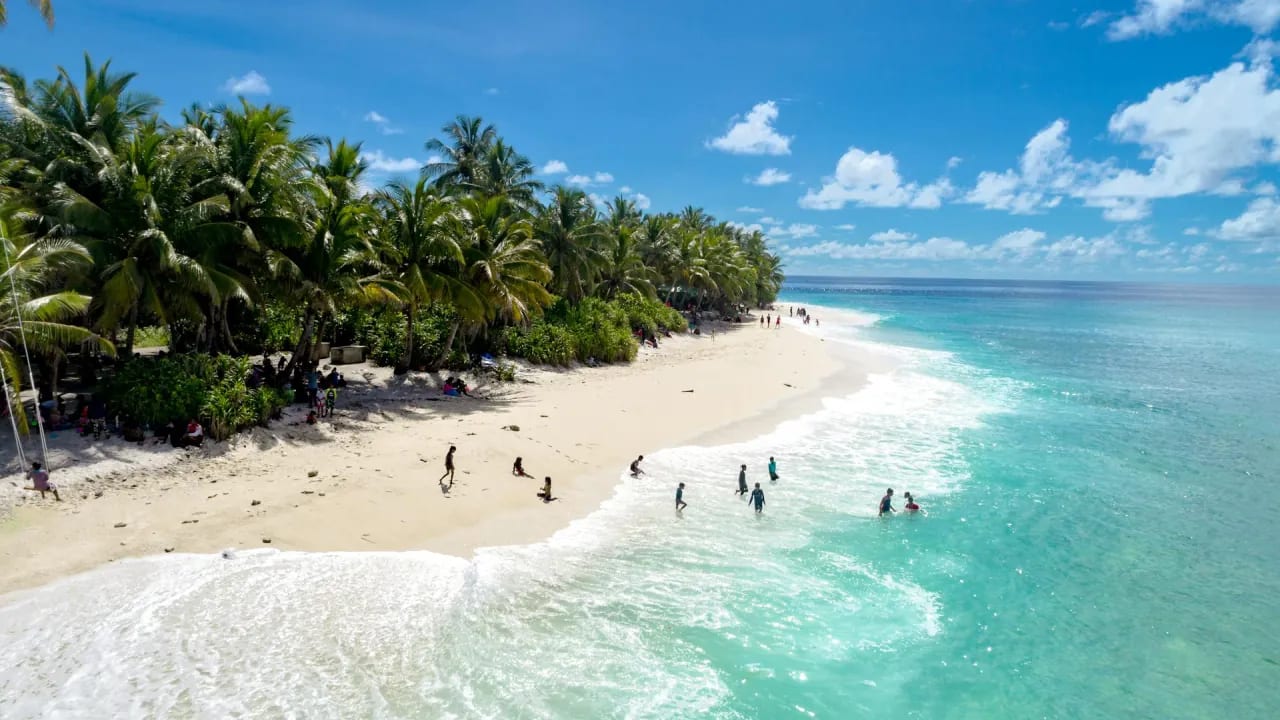 The house-reef beach