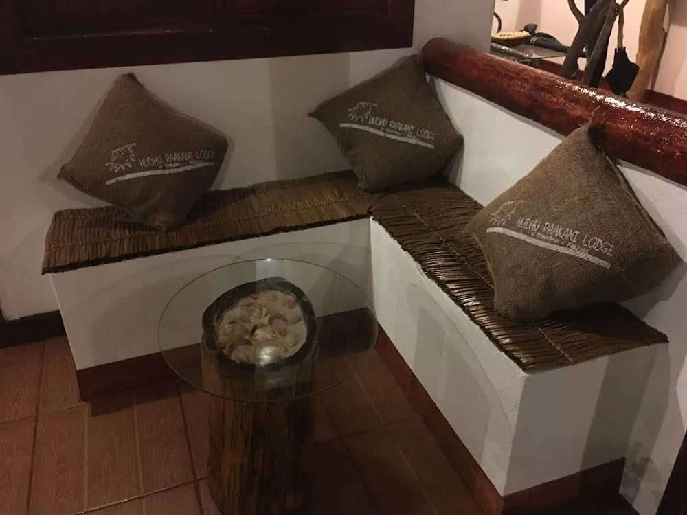 Hudhu Raakani Lodge · Village · small lodge