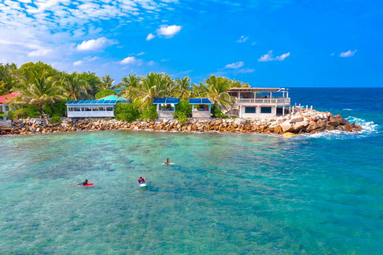 Thulusdhoo · surfer's island