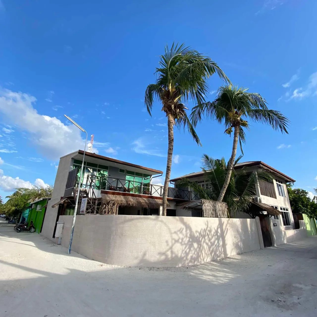 Twin Palms Surfhouse · On the designated beach · surf house