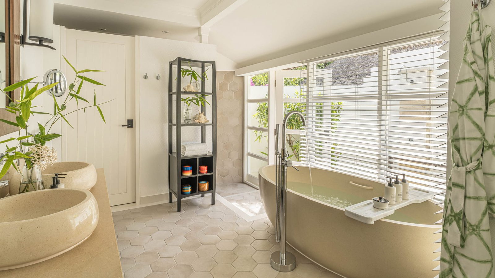Deluxe Beach Pavilion with Pool · One bedroom · beach plus plunge