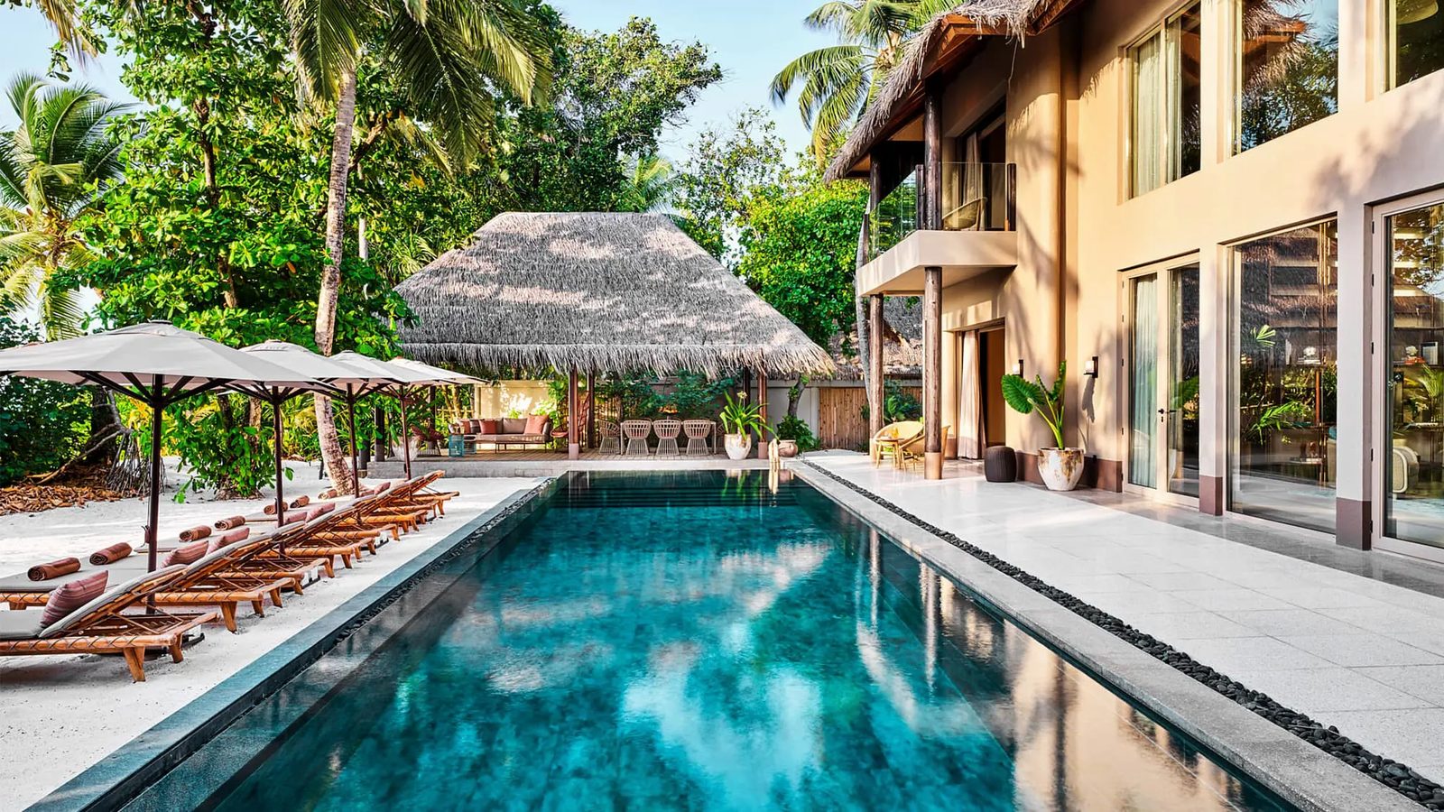 Four-bedroom beach residence