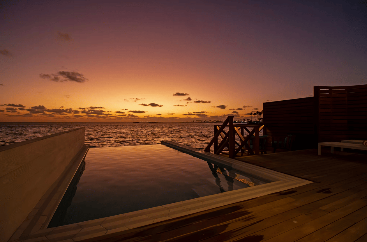 Lagoon Suite with Pool · Over-water · plunge