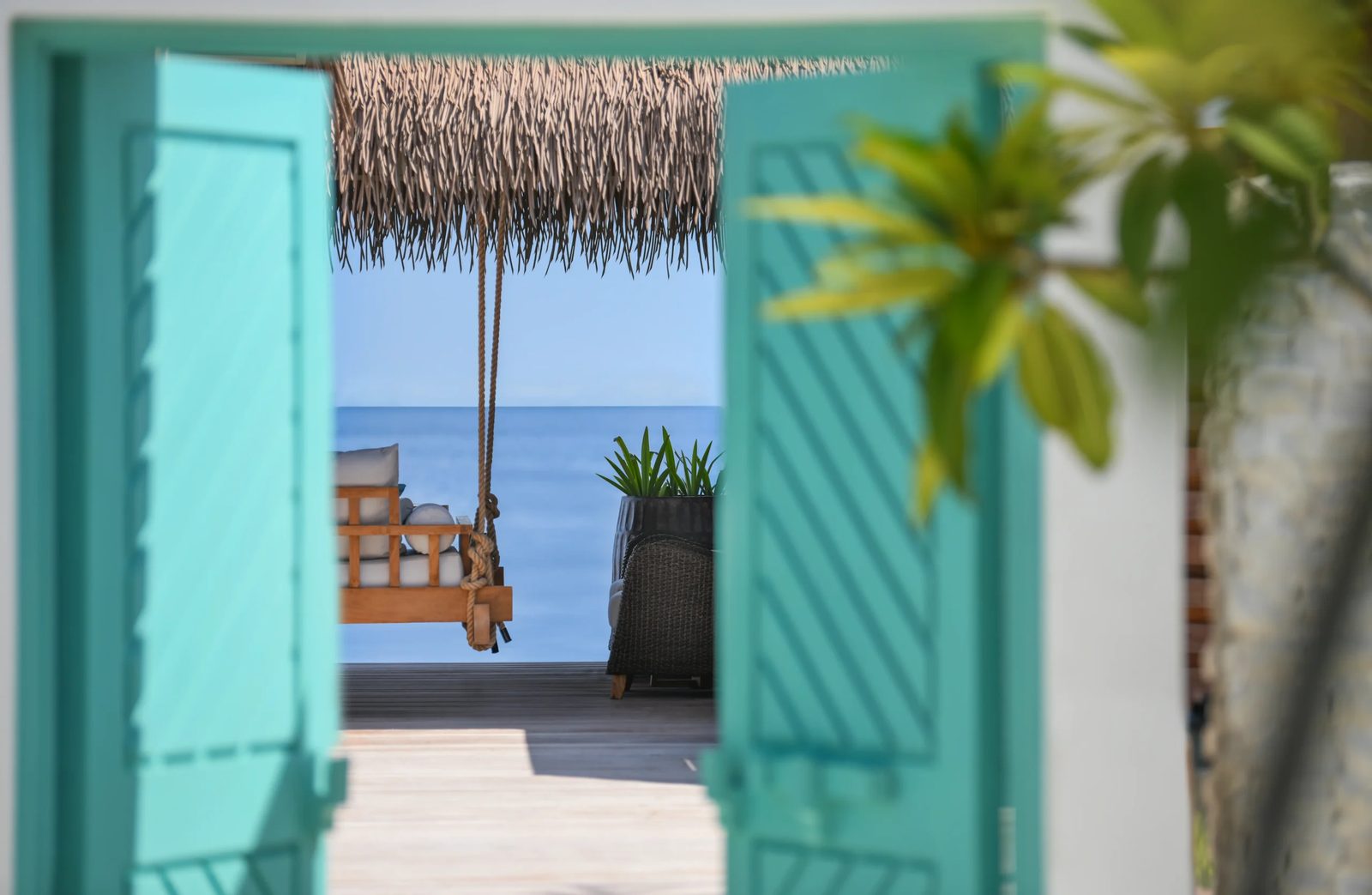 Two Queen Bedded Grand Reef Villa with Pool · Two queens · grand over-water