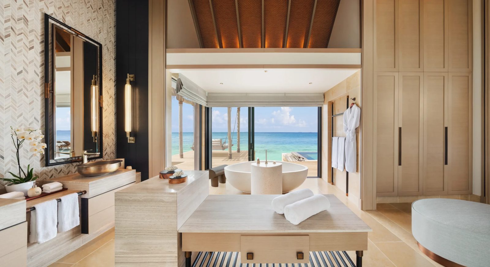 Two Queen Bedded Grand Reef Villa with Pool · Two queens · grand over-water