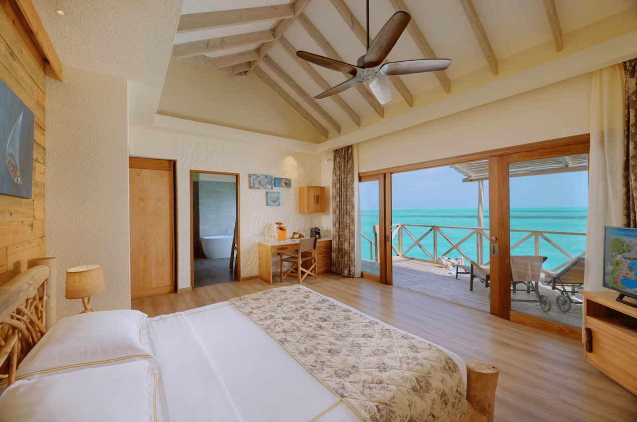 Aqua suite with slide