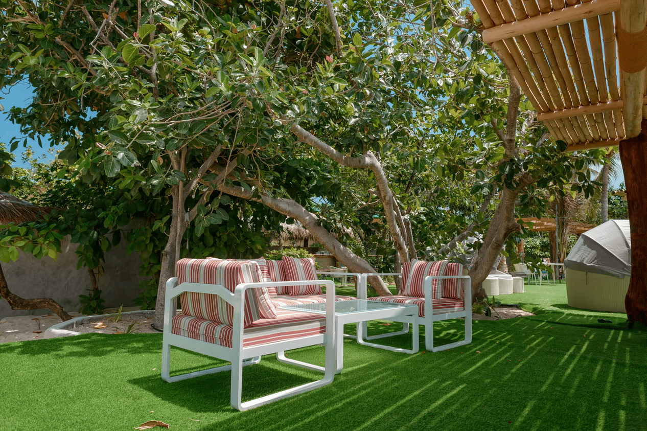 Green Carpet · Healthy · poolside lunch